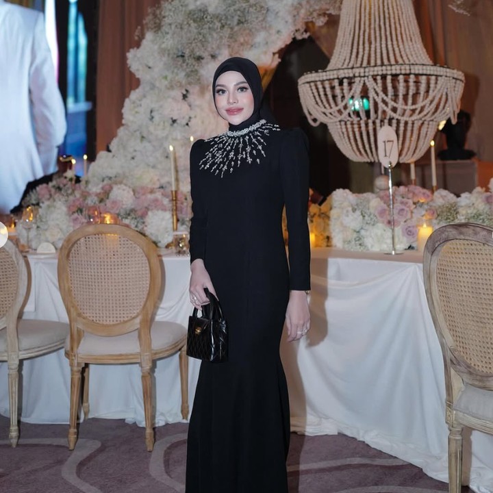 <p>Bagaimana tidak? Perempuan 27 tahun ini berhasil mengembalikan berat badannya seperti sebelum menikah dan memiliki dua anak. Hal tersebut diketahui langsung melalui beberapa foto terbarunya di Instagram.&nbsp;(Foto: Instagram@aurelie.hermansyah)</p>