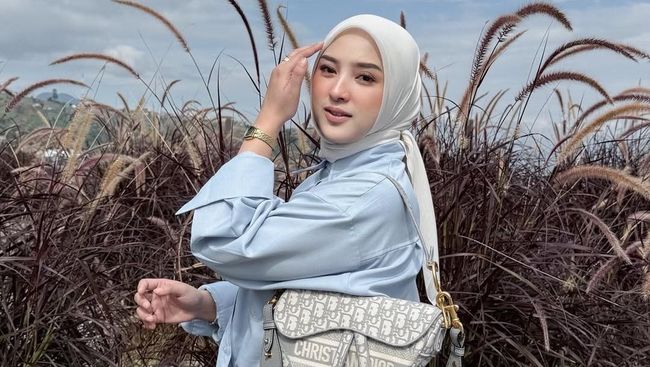 Doni Salmanan Dibui-Dimiskinkan, Ini 7 Potret Setia Dinan Fajrina Jadi Tulang Punggung