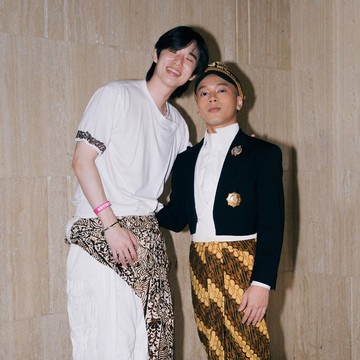 Cerita Desainer Radinindra Nayaka tentang eaJ Terpikat oleh Berkain Batik