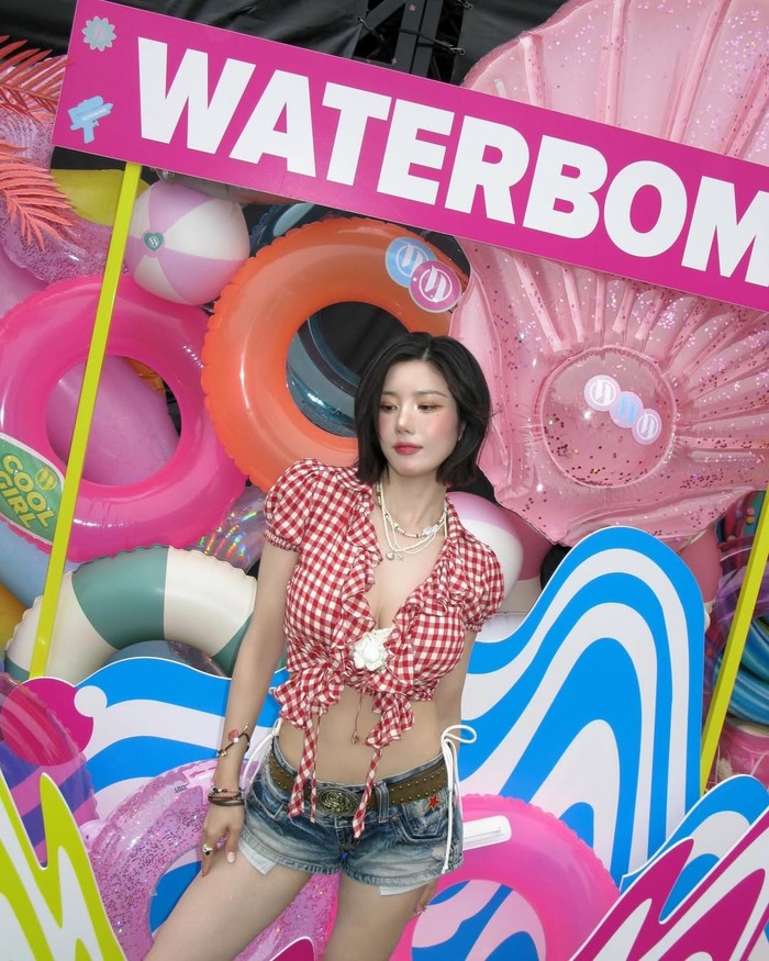 Festival ini menghadirkan sederet solois hingga idol K-Pop dengan pertunjukan guyuran air dan water cannon yang menyegarkan di kala musim panas. Dan, Kwon Eun Bi menjadi salah satu musisi yang tidak pernah absen tampil./ Foto: instagram.com/silver_rain.__