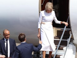 Kunjungi Inggris, Momen Canggung Emmanuel dan Brigitte Macron Terulang