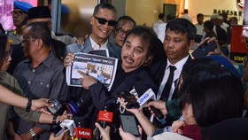 UGM Tak Izinkan Roy Suryo cs Rilis Jokowi's White Paper di UC Hotel