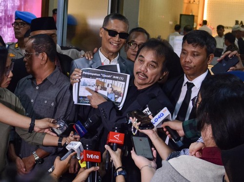 UGM Tak Izinkan Roy Suryo cs Rilis Jokowi's White Paper di UC Hotel