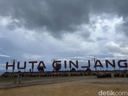 Melihat Keindahan Danau Toba di Geosite Huta Ginjang, Bisa Main Paralayang