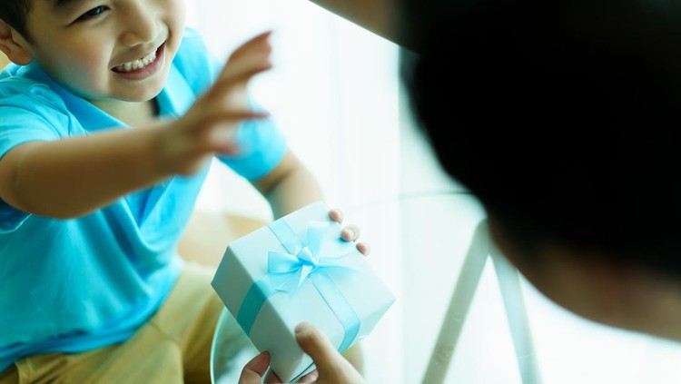 Hadiah kado sunatan anak yang berkesan dan bermanfaat