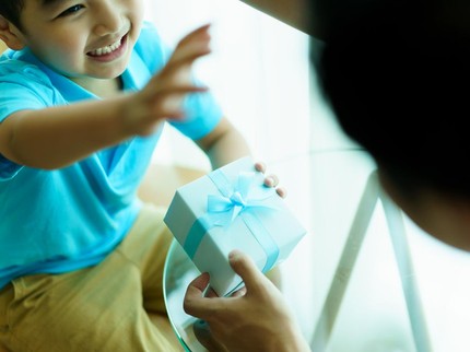 7 Rekomendasi Hadiah Kado Sunatan Anak yang Berkesan dan Bermanfaat