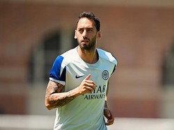 Galatasaray Sulit Beli Calhanoglu, Bujet Habis buat Transfer Osimhen