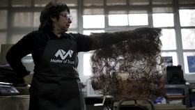 FOTO: Bim Salabim, Sisa Rambut Manusia Disulap Jadi 'Vitamin' Tanaman