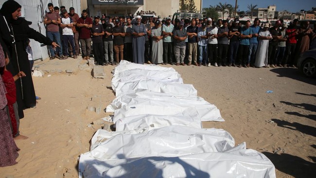 Israel Biadab, Dokter Gaza Disiksa Brutal & Dipenjara di Bawah Tanah Militer Israel menyiksa secara brutal dokter di Jalur Gaza Palestina sekaligus Direktur Rumah Sakit Kamal Adwan, Hossam Abu Sufiya.