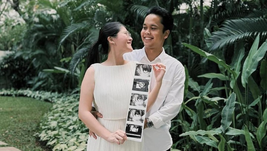 Istri Anthony Ginting Ikut Kelas Yoga Prenatal usai Hamil&comma; Ini Manfaatnya