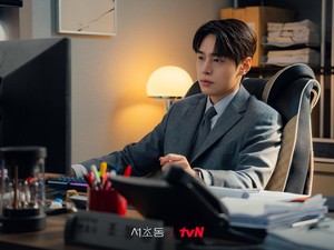 Kariernya Makin Bersinar, Ini Profil Kang You Seok yang Comeback dengan Drakor Law and The City