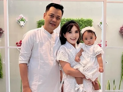 Melahirkan di Usia 42 Th, Intip Potret Terbaru Kiki Amalia Bersama Sang Putri