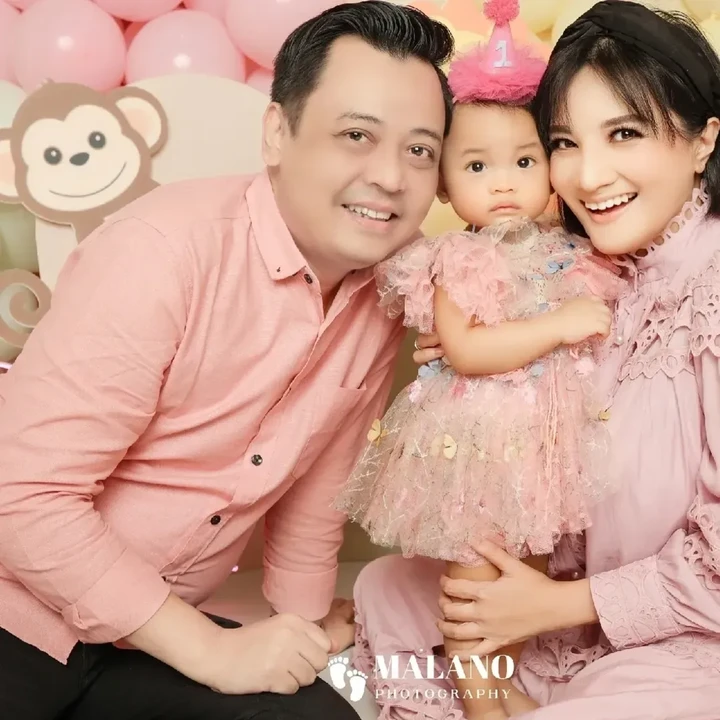 <p>Di hari ulang tahun sang putri yang pertama, Kiki juga sempat mem-posting foto Aleesya. Di hari spesial itu, Kiki secara khusus mengungkap doanya untuk sang putri. "Semoga membesar dengan sehat &amp; penuh kasih sayang. Always dirahmati, disayangi &amp; dilindungi oleh Allah SWT... aamiin <em>allahuma</em> aamiin," tulis Kiki. (Foto: Instagram @kikiamaliaworld)</p>