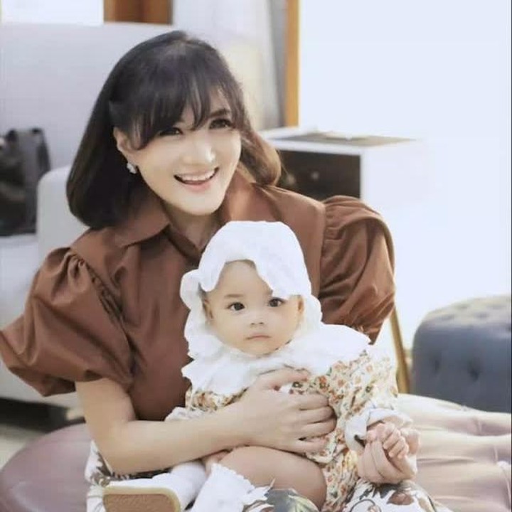 <p>Aktris Kik Amalia melahirkan seorang putri bernama Aleesya Putri Keshalia pada 28 Februari 2024. Kiki melahirkan anak pertamanya itu di usia 42 tahun, Bunda. (Foto: Instagram @kikiamaliaworld)</p>