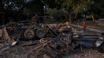 FOTO: Texas Porak-Poranda Diamuk Banjir Bandang, 120 Orang Tewas