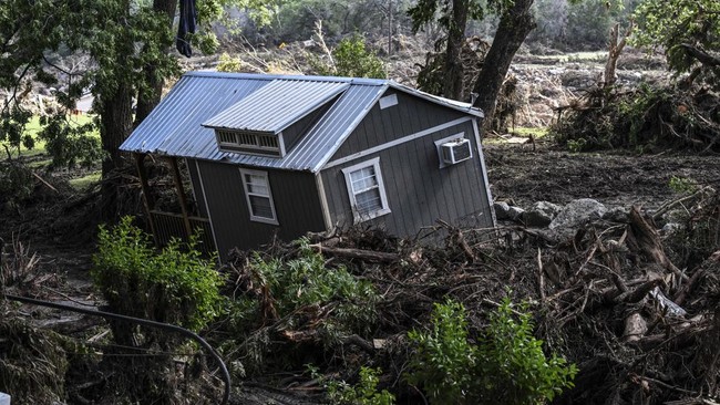 Sebuah rumah besar di Ruidoso, negara bagian New Mexico AS tersapur banjir bandang.