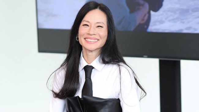 Lucy Liu hingga Simone Ashley akan bintangi The Devil Wears Prada 2 bersama Meryl Streep, Anne Hathaway, Emily Blunt, dan Stanley Tucci.