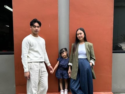 Momen Manis Bevan Putra Nola B3 Momong Adik Bungsunya, Intip 5 Potretnya