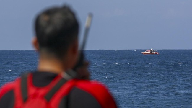 Objek Diduga Bangkai KMP Tunu Teridentifikasi, Berukuran 11 x 70 Meter Tim SAR berhasil identifikasi objek diduga bangkai KMP Tunu Pratama Jaya di Selat Bali. Objek terdeteksi di kedalaman 52 meter.