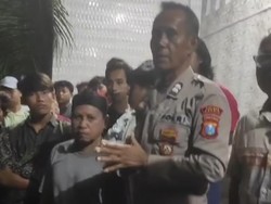 Pria Gresik Ngamuk Pergoki Istri di Kamar Mandi Bareng Bos Sayur
