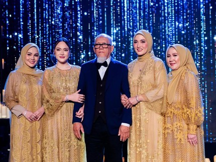 Shandy Aulia Rayakan Ultah Sang Ayah, Ini 5 Potretnya Tampil Beda dengan Ketiga Kakak Perempuan