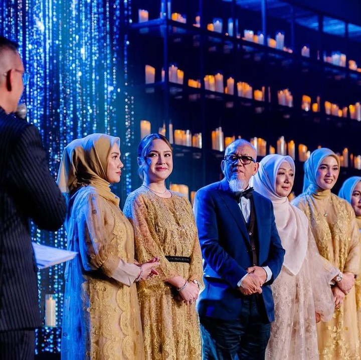 <p>Ayah Shandy Aulia yang bernama Kemas Yusuf Effendy baru saja merayakan ulang tahunnya di salah satu hotel mewah Jakarta, Four Seasons Hotel. Momen itu dibagikan oleh Ferdy Hasan, salah satu rekan artis Shandy sekaligus MC acara tersebut. (Foto: Instagram@ferdyhasan)</p>