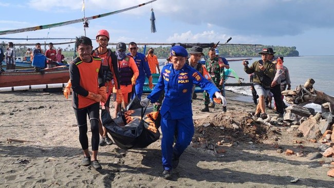 Nelayan menemukan jenazah laki-laki di Pantai Pebuahan, Bali, diduga korban tenggelamnya KMP Tunu Pratama Jaya.