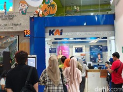 Sistem Tiket Kereta Api Sempat Eror, Penumpang Serbu Stasiun Gambir