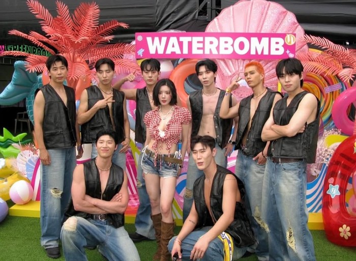 Selama tiga tahun berturut-turut, Kwon Eun Bi tak pernah gagal mengguncang panggung Waterbomb, bahkan banyak yang menyebutnya sebagai ‘Ratu Waterbomb’, karena penampilan memukaunya yang kerap viral./ Foto: instagram.com/silver_rain.__
