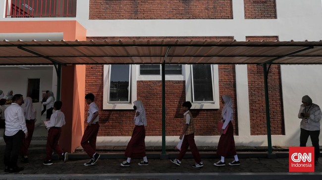 Kementerian Sosial mulai uji coba program Sekolah Rakyat di dua lokasi, yakni Sentra Handayani Jakarta dan Sentra Terpadu Pangudi Luhur (STPL) Bekasi.
