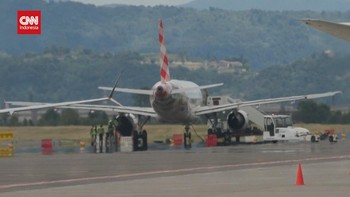 VIDEO: Bandara di Italia Lumpuh usai Pria Tewas Tersedot Mesin Pesawat