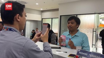 VIDEO: Ramai-ramai Warga Cairkan BSU di Graha Pos Indonesia Jakarta