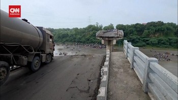 VIDEO: Jembatan di India Mendadak Runtuh, 10 Orang Tewas