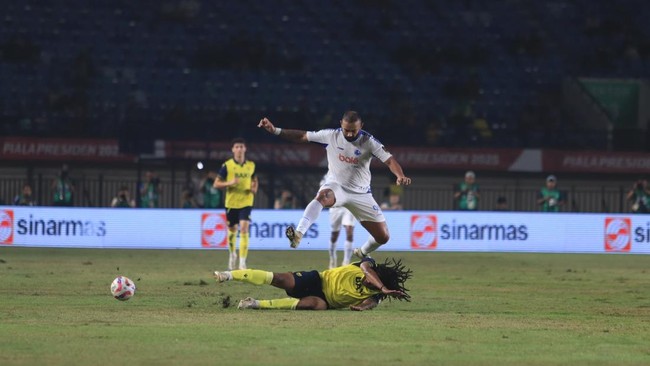 Daftar 4 Tim Gagal Lolos ke Final Piala Presiden 2025 Sebanyak empat tim dipastikan gagal lolos ke final Piala Presiden 2025. Simak daftar lengkapnya dan jadwal pertandingan selanjutnya.