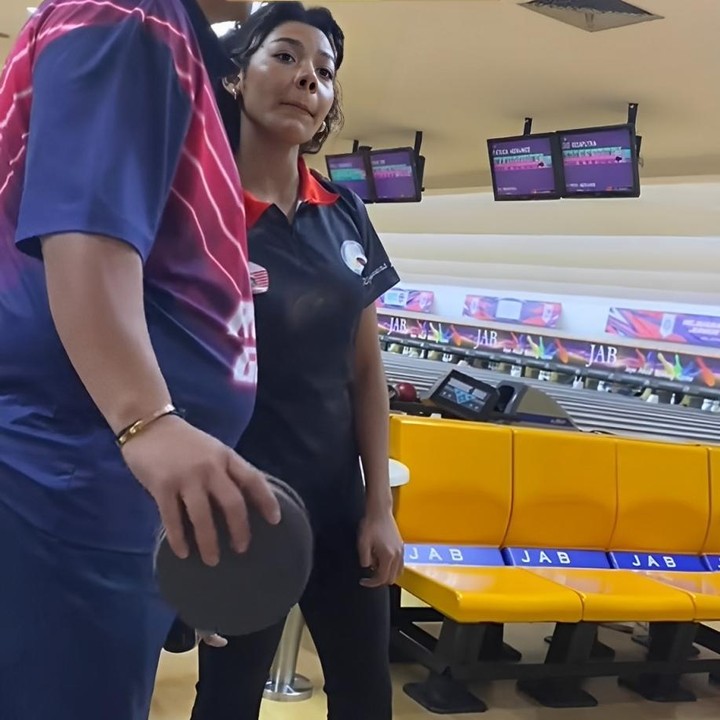 <p>Enggak main-main,&nbsp;Zsa Zsa Utari sudah menekuni bowling secara serius selama dua tahun terakhir. Tahun ini, ia resmi mewakili DKI Jakarta dalam Kejuaraan Nasional Bowling Junior 2025 yang digelar oleh PB PBI di Jaya Ancol Bowling Center, Jakarta, pada 1&ndash;5 Juli 2025. (Foto: Tiktok @marcosuciadi)</p>