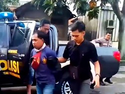 Amukan Bang Jago Bacok Kepala Penjual Kentang Goreng di Bandung