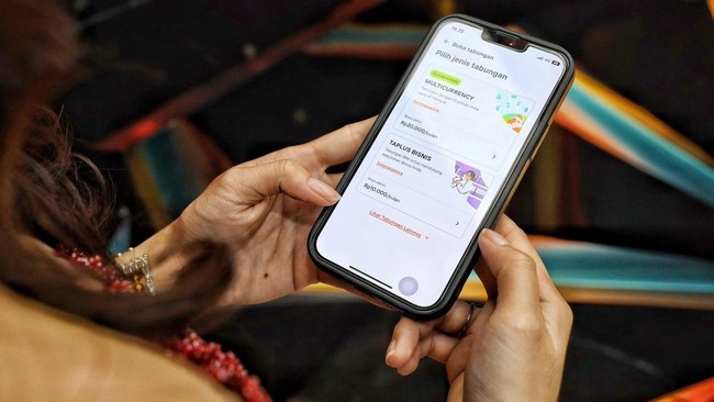 Melalui fitur wondr multicurrency, nasabah BNI dapat menyimpan, menukar, dan bertransaksi dalam 12 mata uang asing secara real-time melalui satu aplikasi.