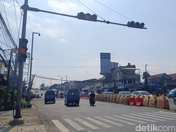 Lampu Lalin di Simpang Flyover Cibinong Disorot, Bupati Bogor: Masih Uji Coba