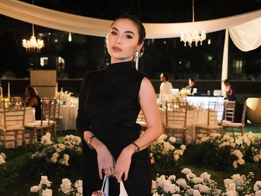 img-title Mantan Go Public dengan Angel Karamoy, Ini 7 Potret Elina Joerg Usai Putus dari Gusti Ega