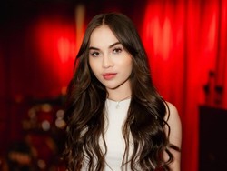 Beradegan Dewasa dan Vulgar, Elina Joerg Dibanjiri DM dari Penggemar