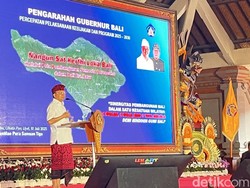 Sosialisasi Percepatan Pembangunan Bali, Koster Singgung Giri Jadi Penerus