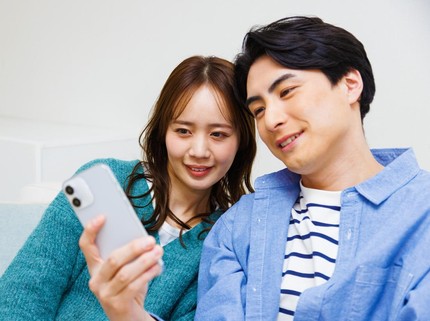 7 Alasan Suami Tidak Posting Foto Istri di Media Sosial