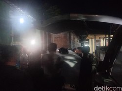 Isak Tangis Keluarga di Bali Sambut Jenazah Korban KMP Tunu Pratama Jaya