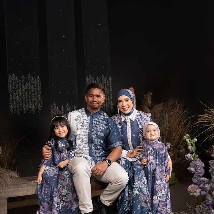<p>Presenter Fitri Tropica dan sang suami, Irvan Hanafi, dikaruniai dua anak dari pernikahan mereka. Anak pertama bernama Sada Amina Hanara, sedangkan si bungsu yang menggemaskan adalah Kamya Aisa Hanara, lahir pada 11 April 2022. (Foto: Instagram @fitrop)</p>