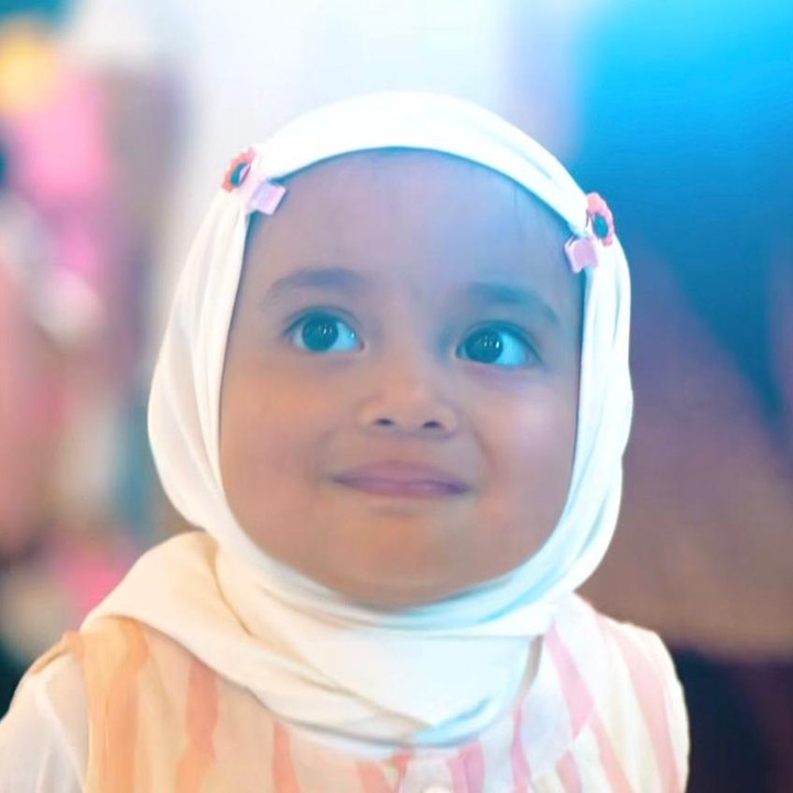 <p>Kamya atau yang sering dipanggil Ceu Haji kini berusia 3 tahun. Sebelum pindah sekolah, Kamya sudah sempat mencuri perhatian karena pernah sekolah bareng Rayyanza Malik Ahmad, putra Raffi Ahmad dan Nagita Slavina. (Foto: Instagram @fitrop)</p>