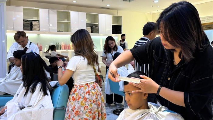 Satu Hari Penuh Kasih, One Piece Hair Studio Gelar Acara Amal Bersama Rumah Belajar Ceria Joglo Satu Hari Penuh Kasih, One Piece Hair Studio Gelar Acara Amal Bersama Rumah Belajar Ceria Joglo