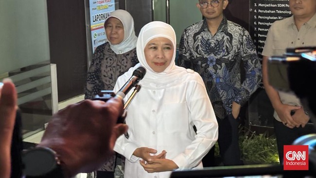 Gubernur Jawa Timur Khofifah Indar Parawansa buka suara usai diperiksa penyidik Komisi Pemberantasan Korupsi (KPK) di Mapolda Jawa Timur, Surabaya.