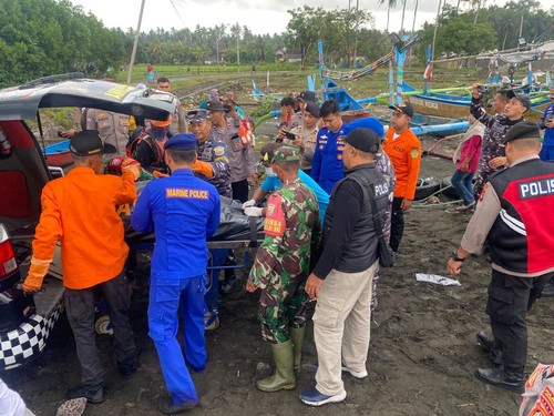 Nelayan Bali Kembali Temukan Jenazah Korban KMP Tunu