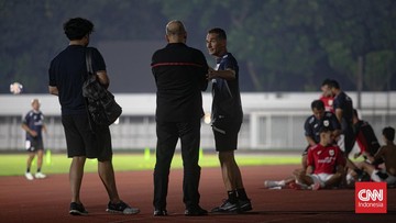 Update Eksklusif Olahraga CNN : Vanenburg Ogah Terjebak Rivalitas dengan Malaysia di Piala AFF U-23