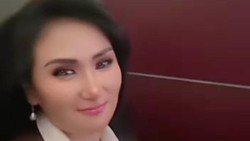 Akan Dilaporkan Ahmad Dhani ke Polisi, Lita Gading Tetap Santai dan Lagi di Eropa